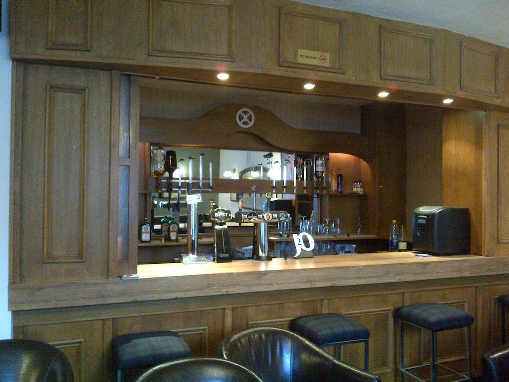 Crown Hotel Langholm Экстерьер фото