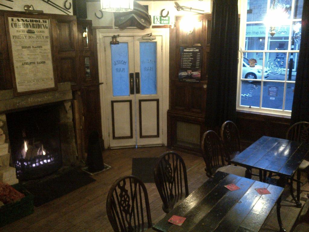 Crown Hotel Langholm Экстерьер фото