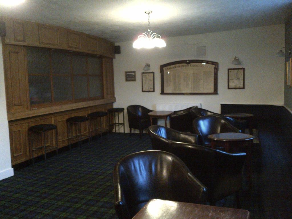 Crown Hotel Langholm Экстерьер фото